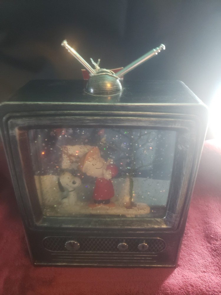 Snow Globe Peanuts Christmas Tree Music Battery powered automatic NWT