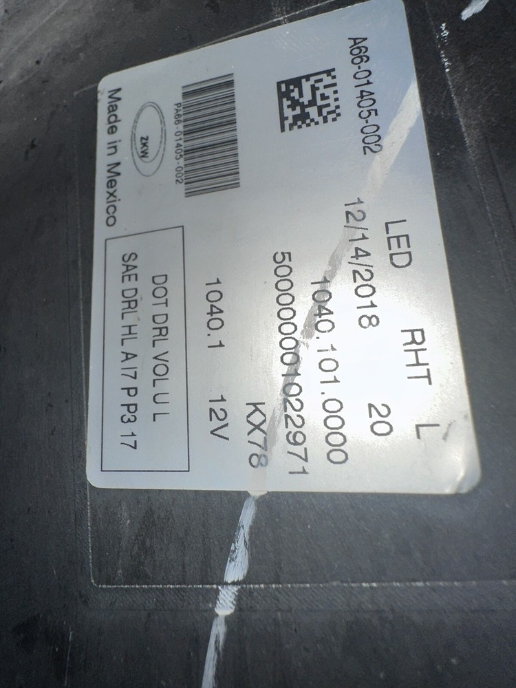 FREIGHTLINER CASCADIA Left Side HEADLIGHT OEM *(READ* Description)