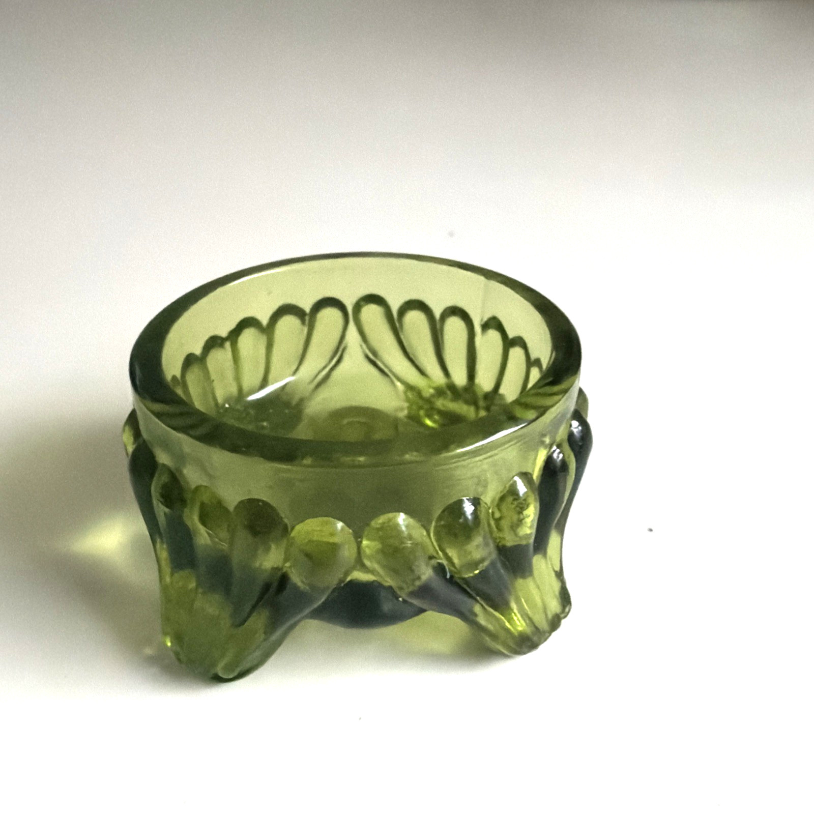 Vintage Olive Green Glass Open Salt Dip Cellar Dish Trinket Ring 1.5" Wide Bowl