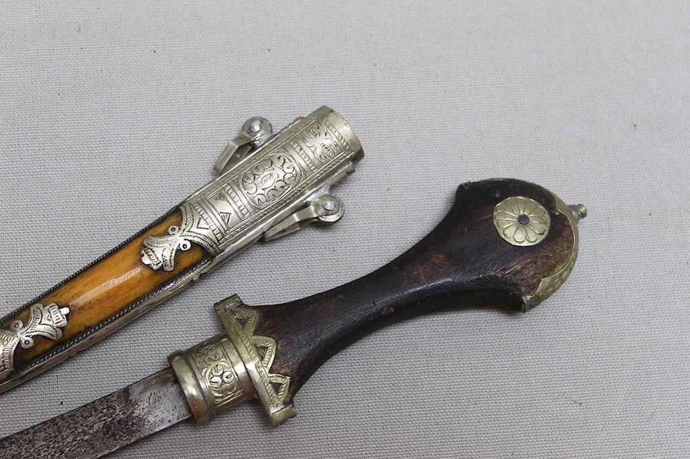 Small Middle Eastern Curved Dagger . DW3004cxcc