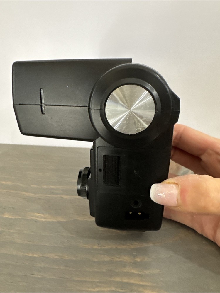 Vivitar Auto Thyristor 283 Auto Electronic Flash Camera DSLR Accessory Untested