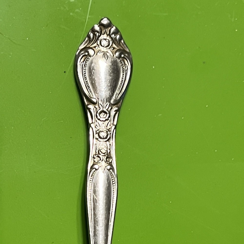 Oneida West Bend Affection 5 Piece Fork, Salad, teaspoon, table spoon, knife