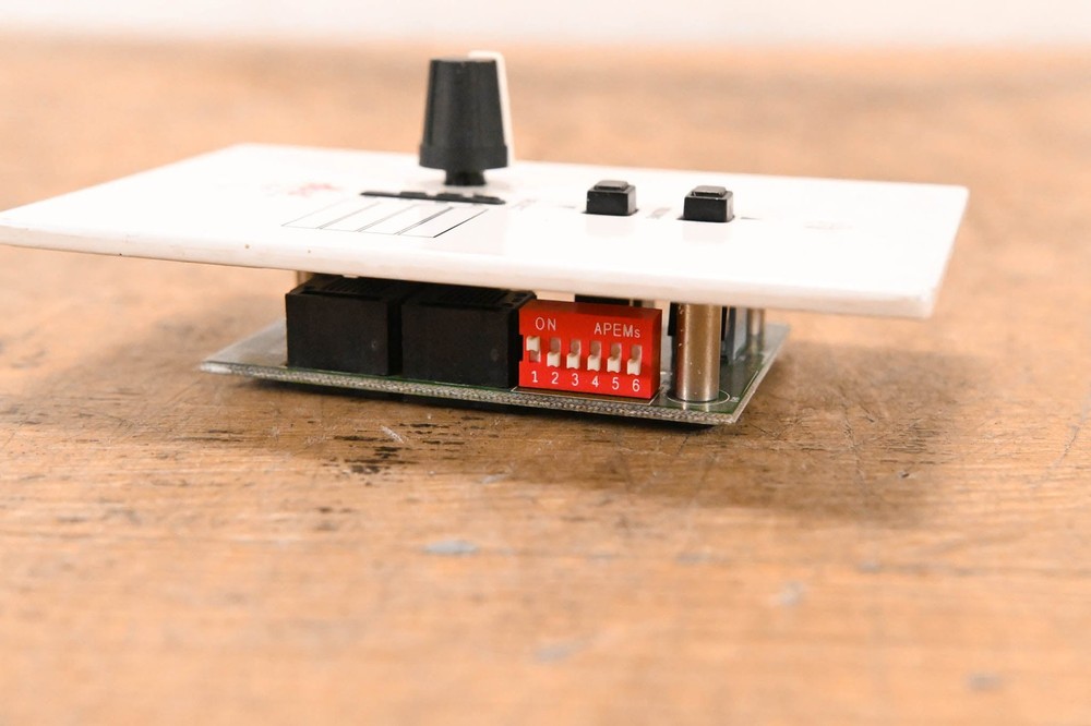 dbx ZC-8 Wall-Mounted Zone Controller CG01SP6