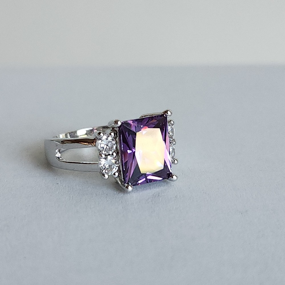 Silver Tone Amethyst & White Topaz Ring Size 7 – 4.3g