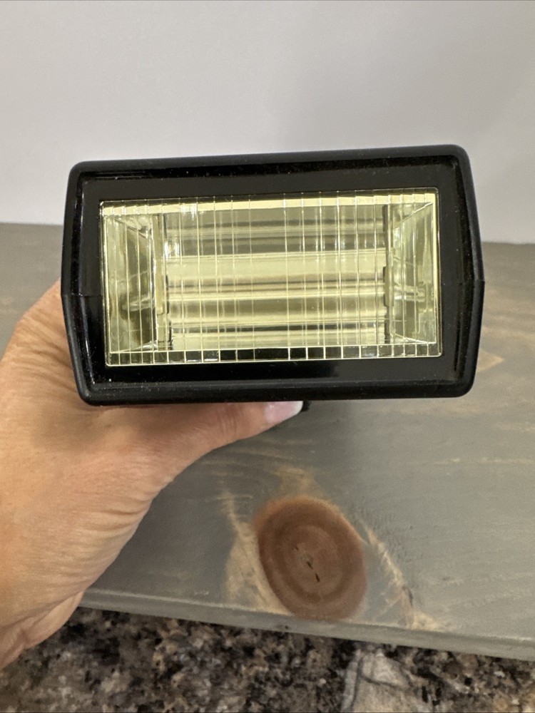 Vivitar Auto Thyristor 283 Auto Electronic Flash Camera DSLR Accessory Untested