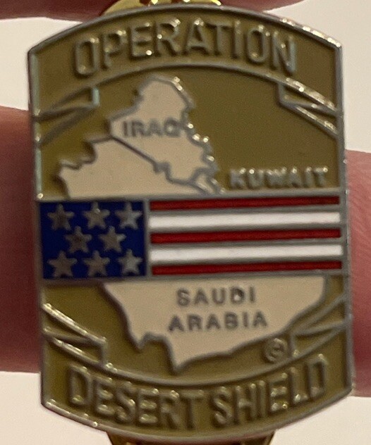 Operation Desert Storm Hat/ Lapel Pin With Flag