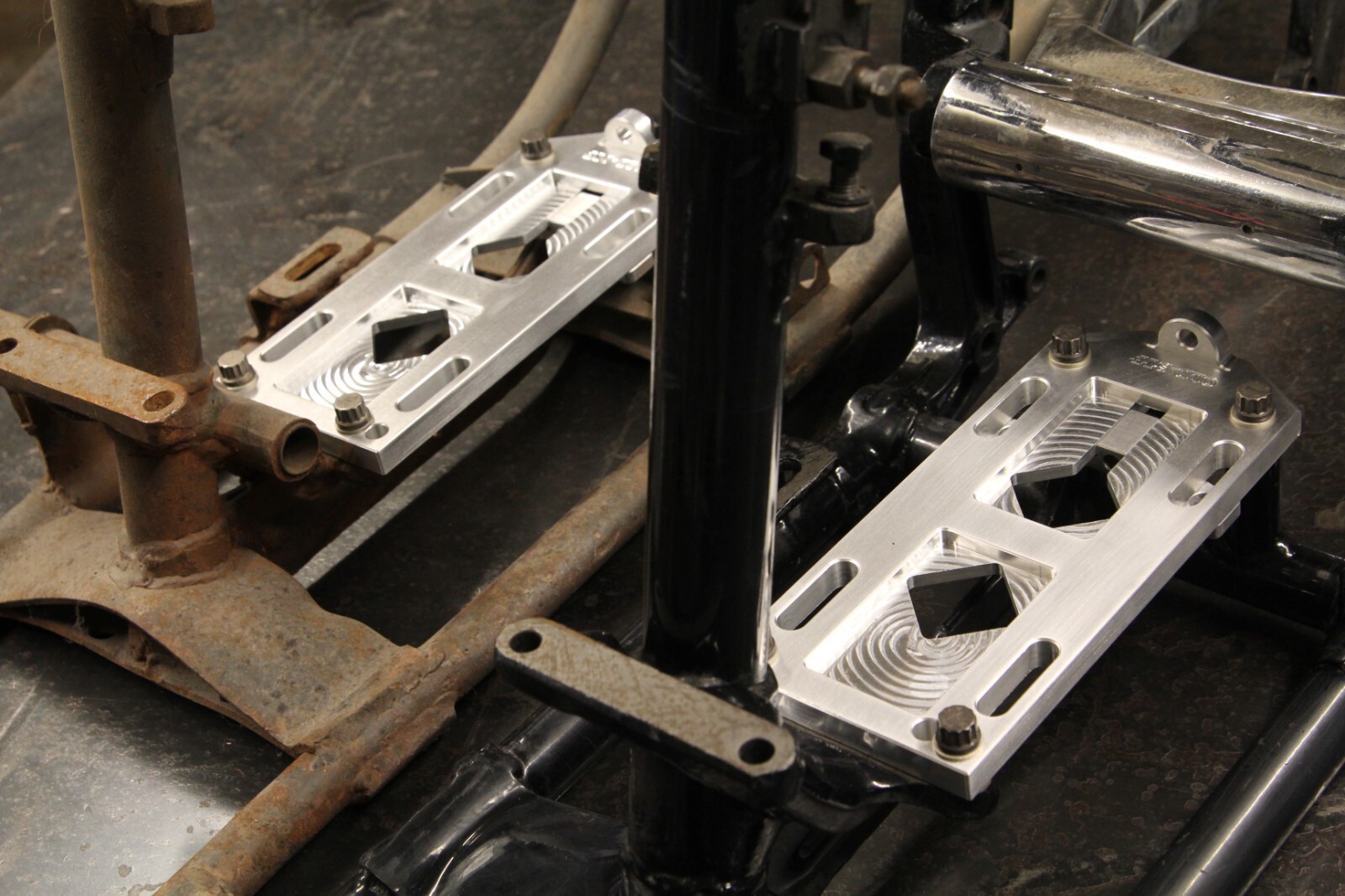 Old-Stf Centerline adjustable aluminum transmission plate - Harley 4 Speed