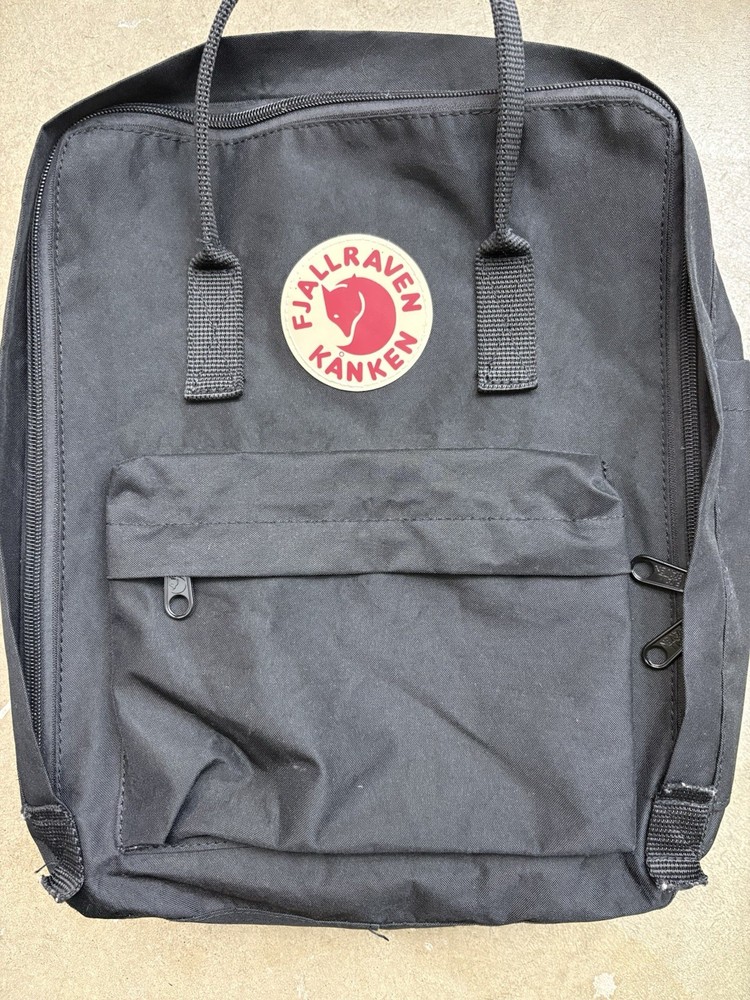 Fjällräven Kanken Black Backpack Adjustable Strap Lightweight Pockets