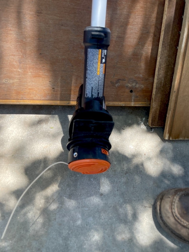 Black & Decker LST201 20V Max 10'' Cordless string Trimmer (tool only)