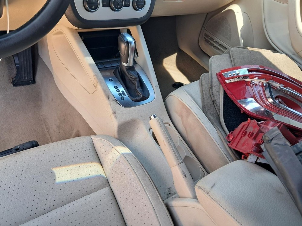 EOS 2016 Glove Box 4766611