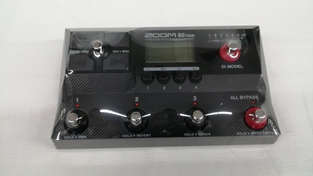 ZOOM B2 FOUR Multi Effects Processor for Bass