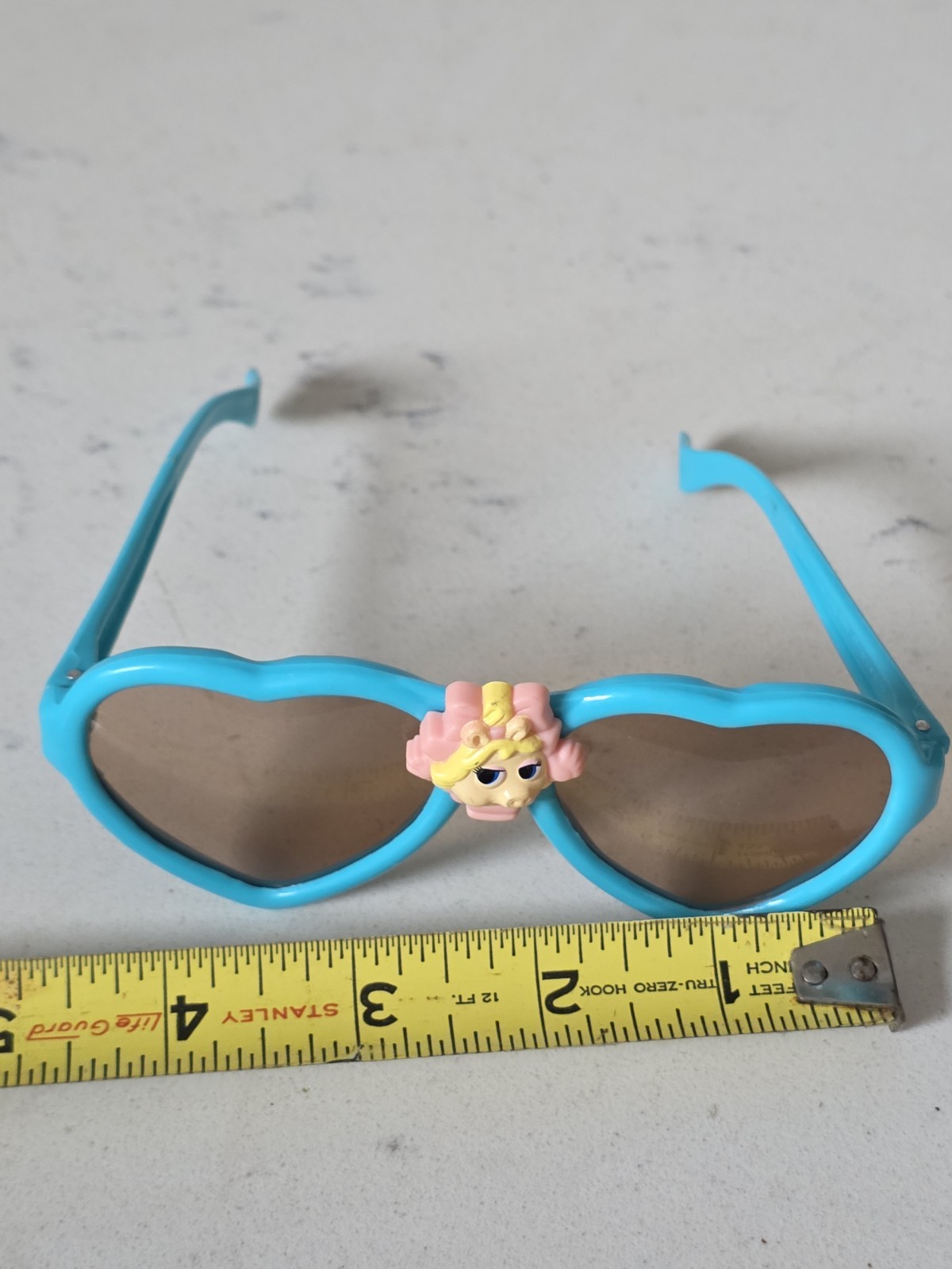 VTG 1980s Muppet Babies Miss Piggy Heart Sunglasses Blue with 3D Girl Charm RARE