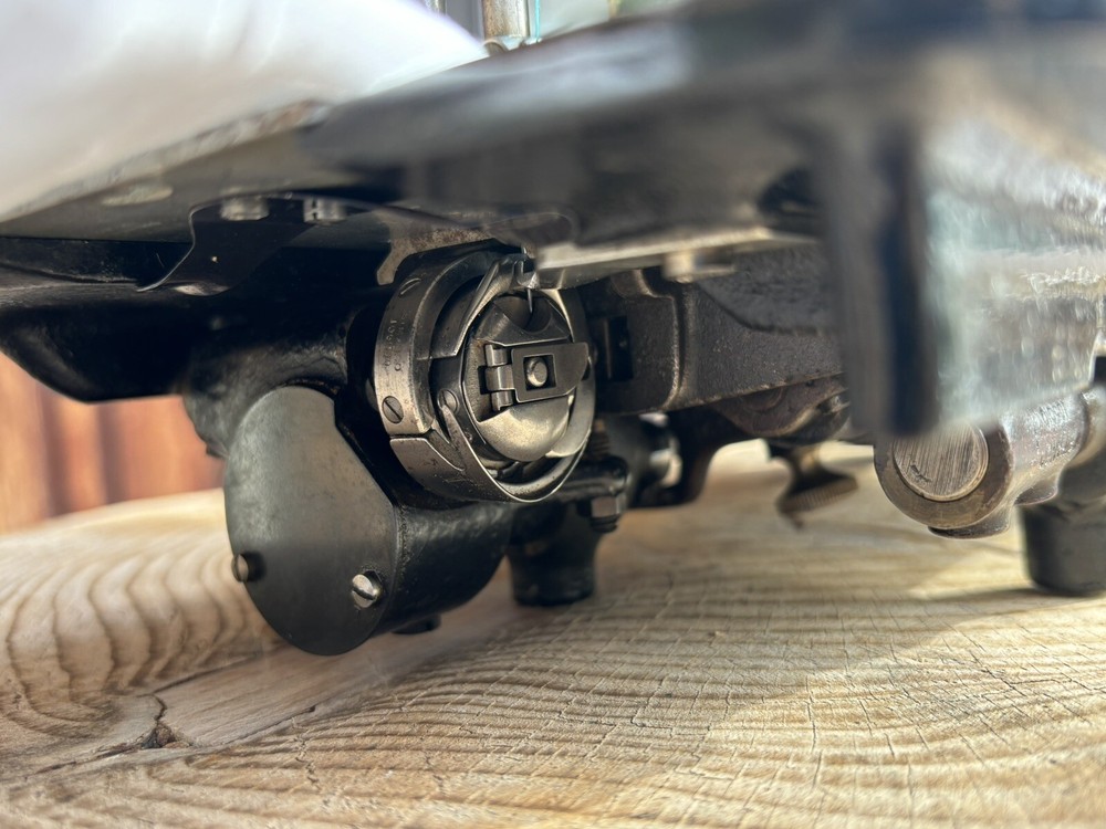 SINGER 306 sewing Machine