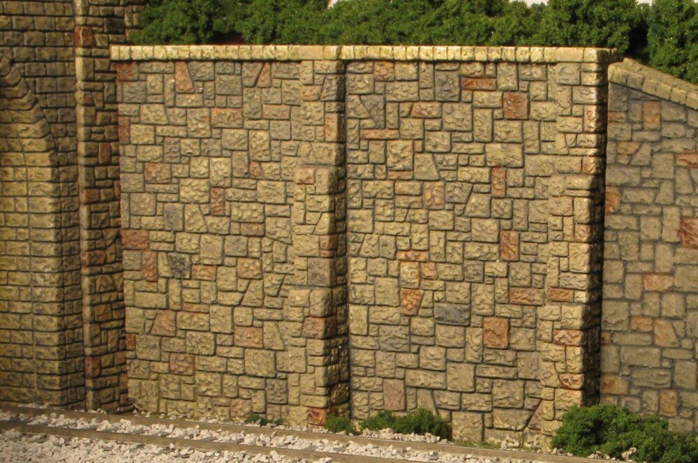Monroe Models ~ HO Scale ~  Retaining Wall Random Stone ~ 2 Pcs ~ 108