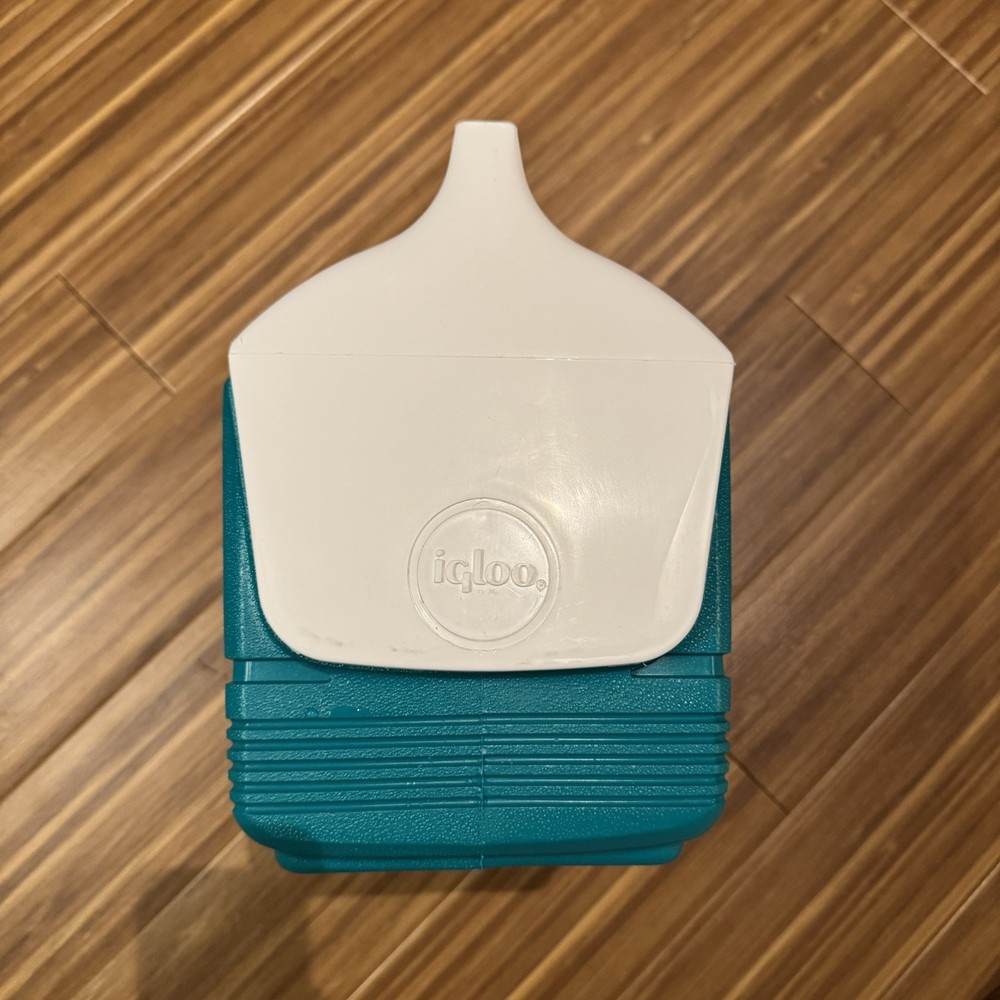 IGLOO Playmate Mini 4 QT Hard Cooler, Throwback