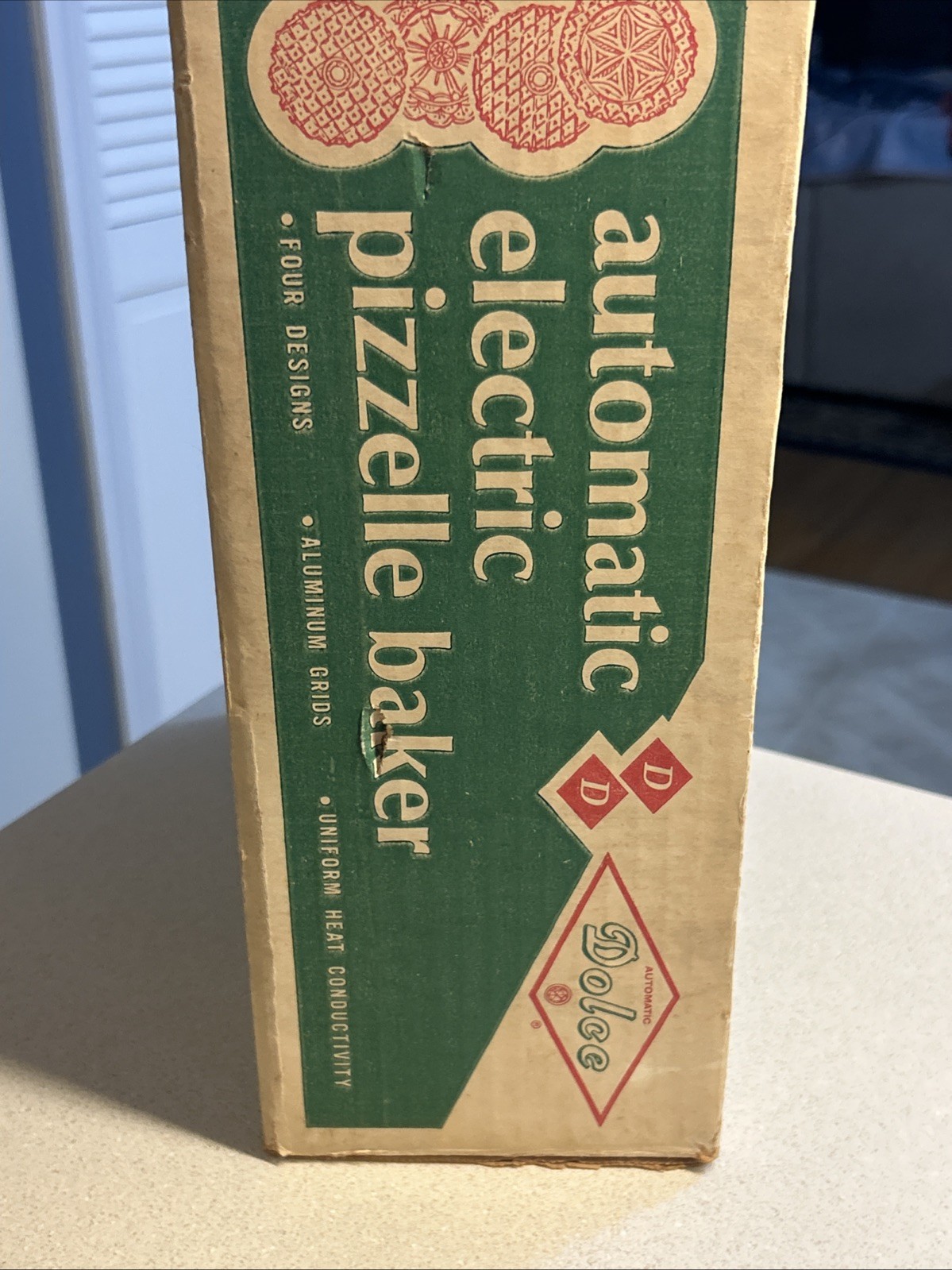 Dolce Automatic Electric Pizzelle Baker Maker Model 300-EP BOX & RECIPE Book