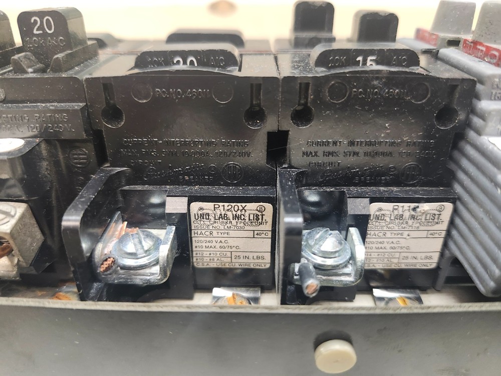 ITE / Siemens Pushmatic Load Center With Assorted Breakers P/N: 52851