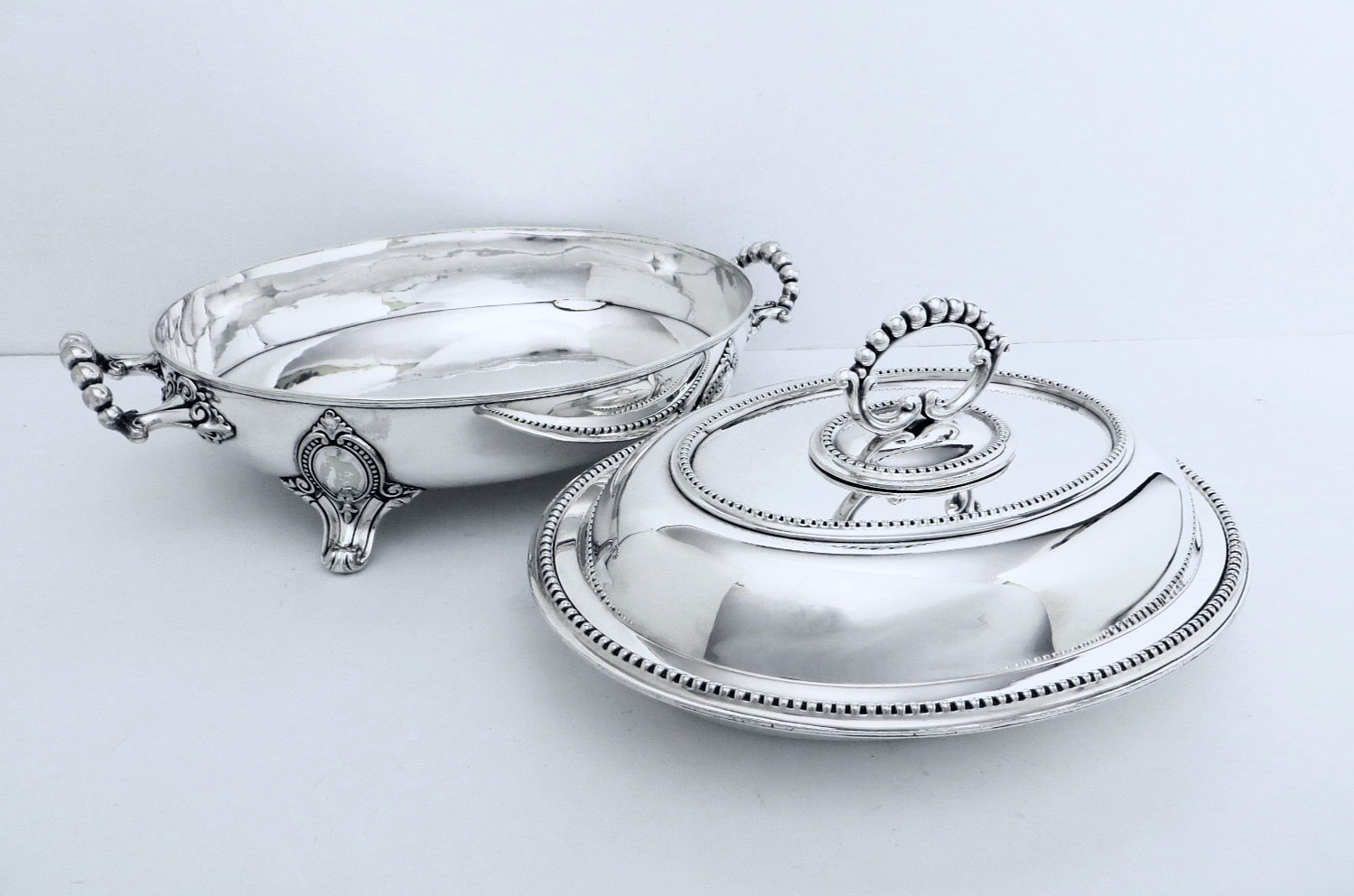 1860 MAPPIN BROTHERS LONDON BRIDGE AESTHETIC PEARLED WARMING SERVING DISH 14"