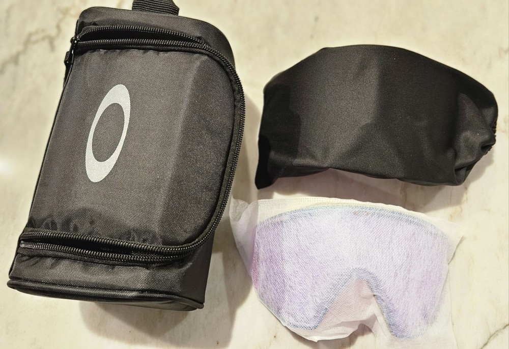 NEW Oakley Flow Scape L White w/ extra lens