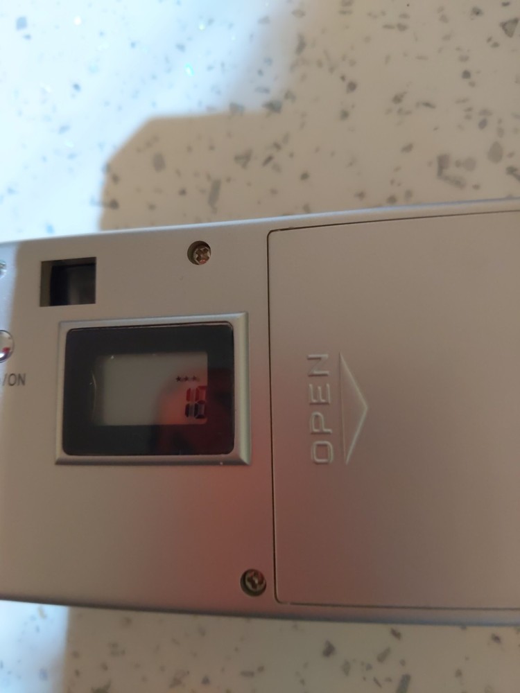 100K Digital Camera TDC-15 inc Disc, Instructions,CD, Cable,Tripod StrapUntested