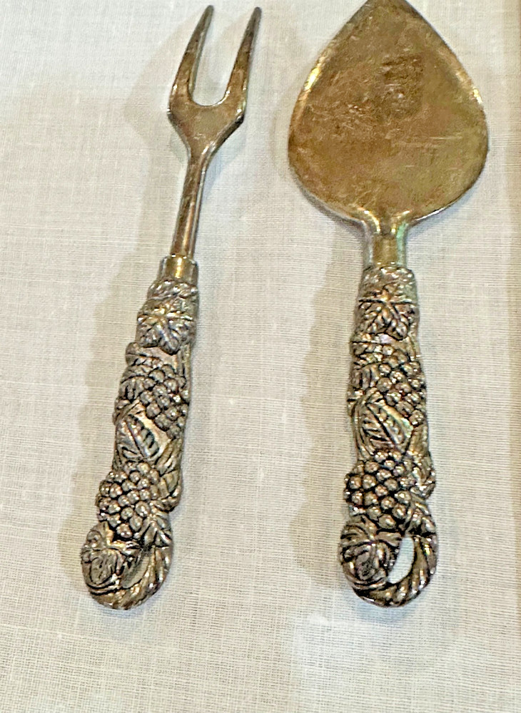 Arthur Court Silver Plated 2 Pcs Grape Vine 5 in. Cheese Servers