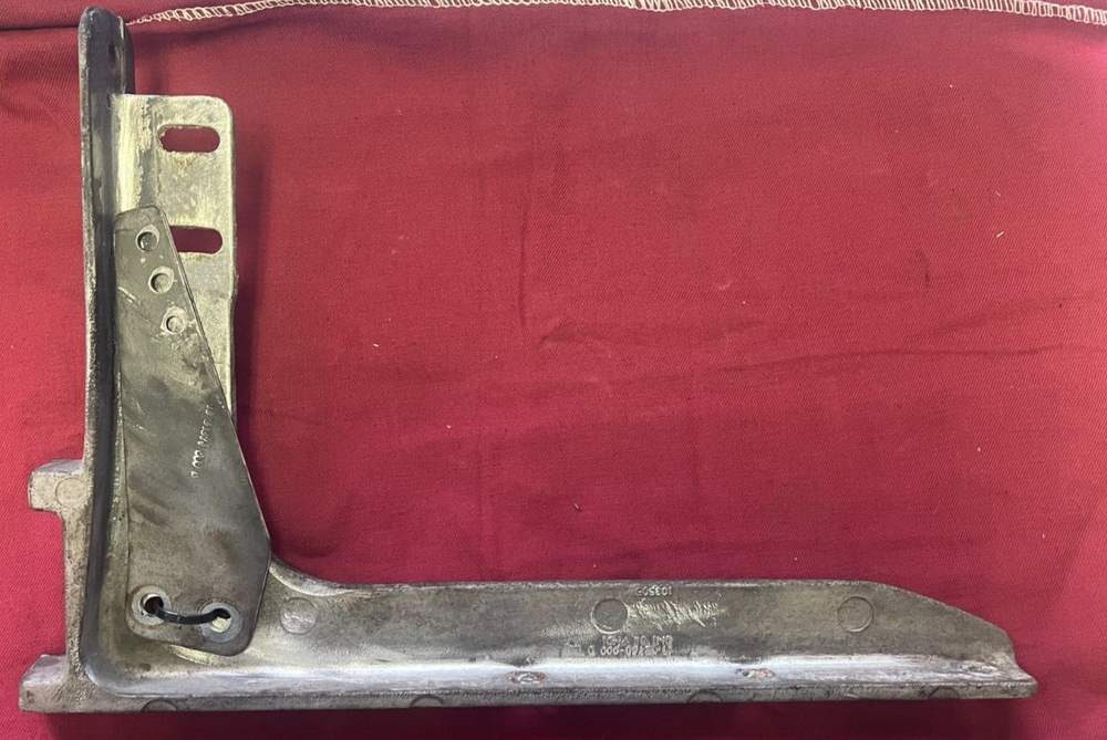 17-12760-000 FREIGHTLINER REAR HOOD SUPPORT BRACKET