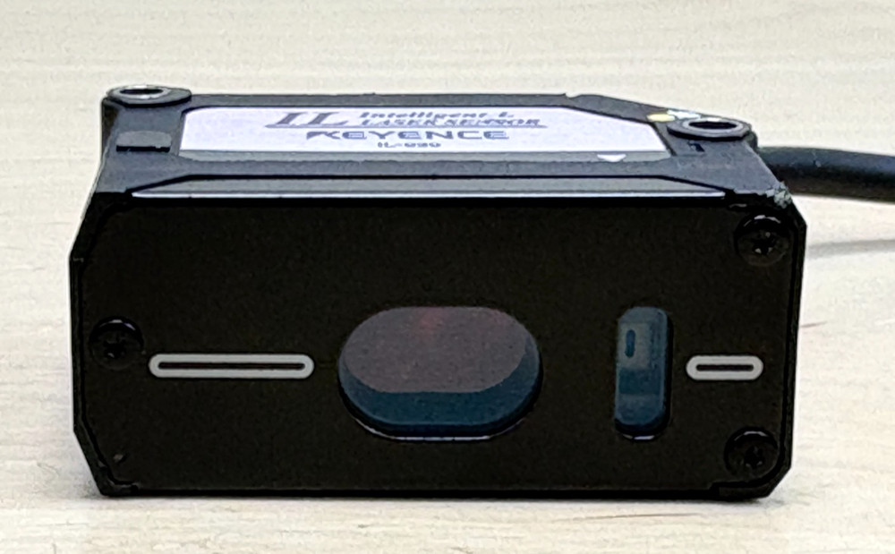 Keyence IL-030 CMOS Multi-Function Analog Laser Sensor Head