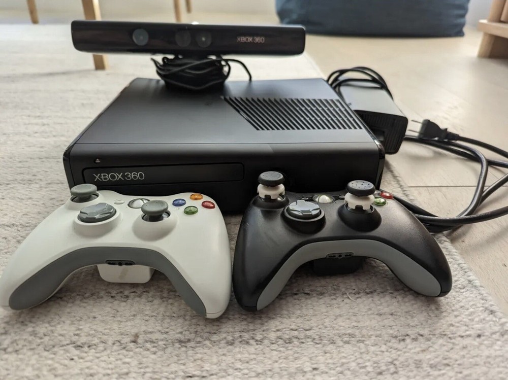 XBOX 360 Slim with 20 Games ,2 controllers, and kinect.