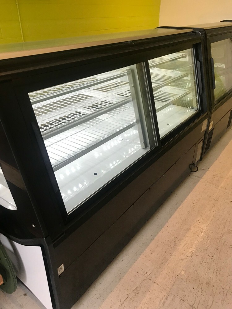 True Dry Display Case, Restaurant Bakery.