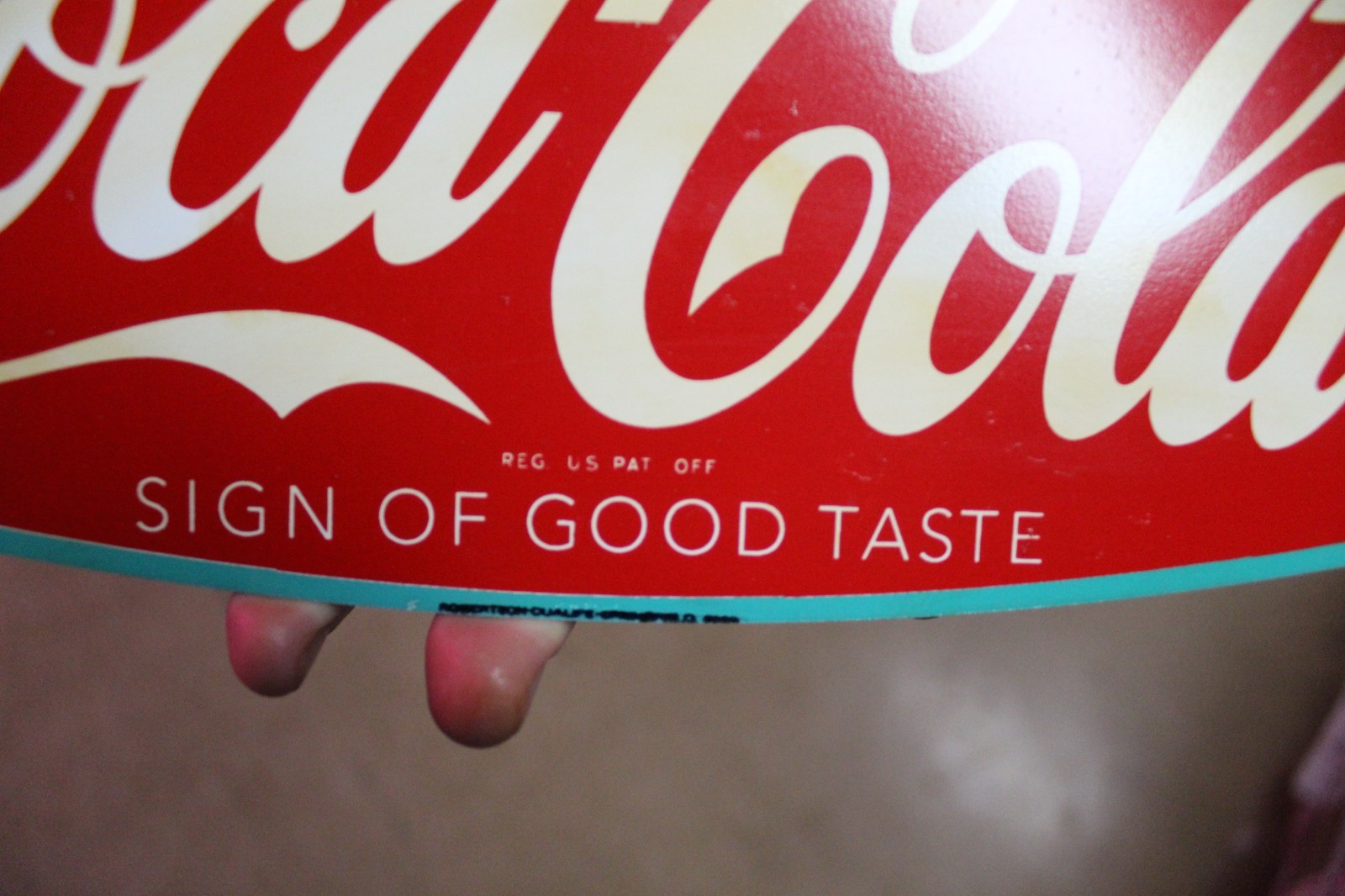 RARE 1950s DRINK COCA COLA TEAL BORDER FISHTAIL PAINTED METAL DEALER SIGN SODA