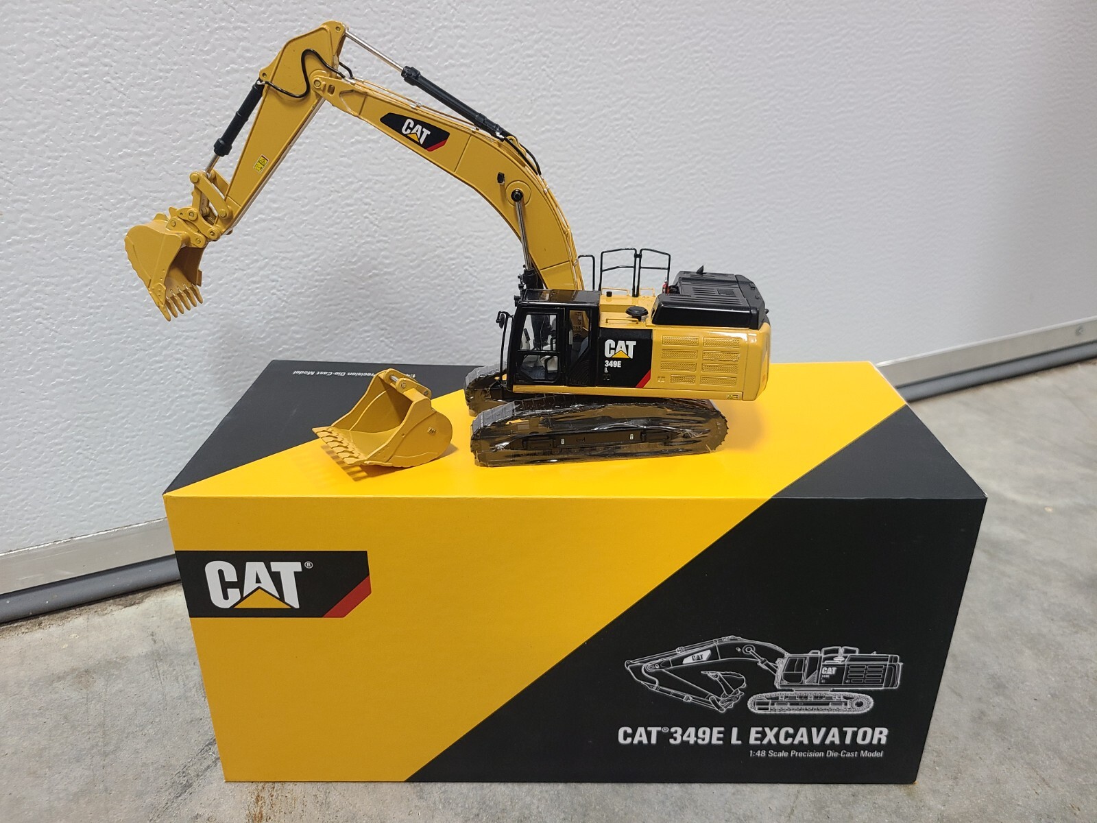 CCM 1/48 Scale Cat 349 E L Hydraulic Excavator Precision Diecast Model EXC