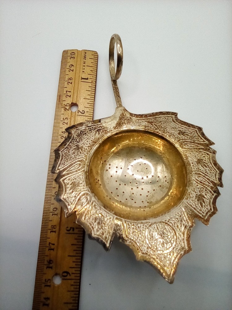 Silverplated, Maple Leaf Design, Engraved, Thumb Hold Handle, Tea Bag Strainer