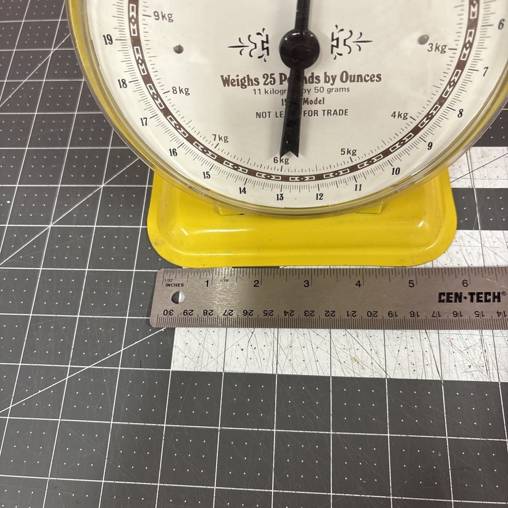 SEARS, Working Kitchen Scale Vintage YELLOW