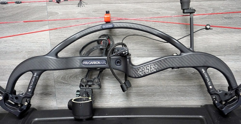 PSE Carbon Air compound bow w/Protective Case