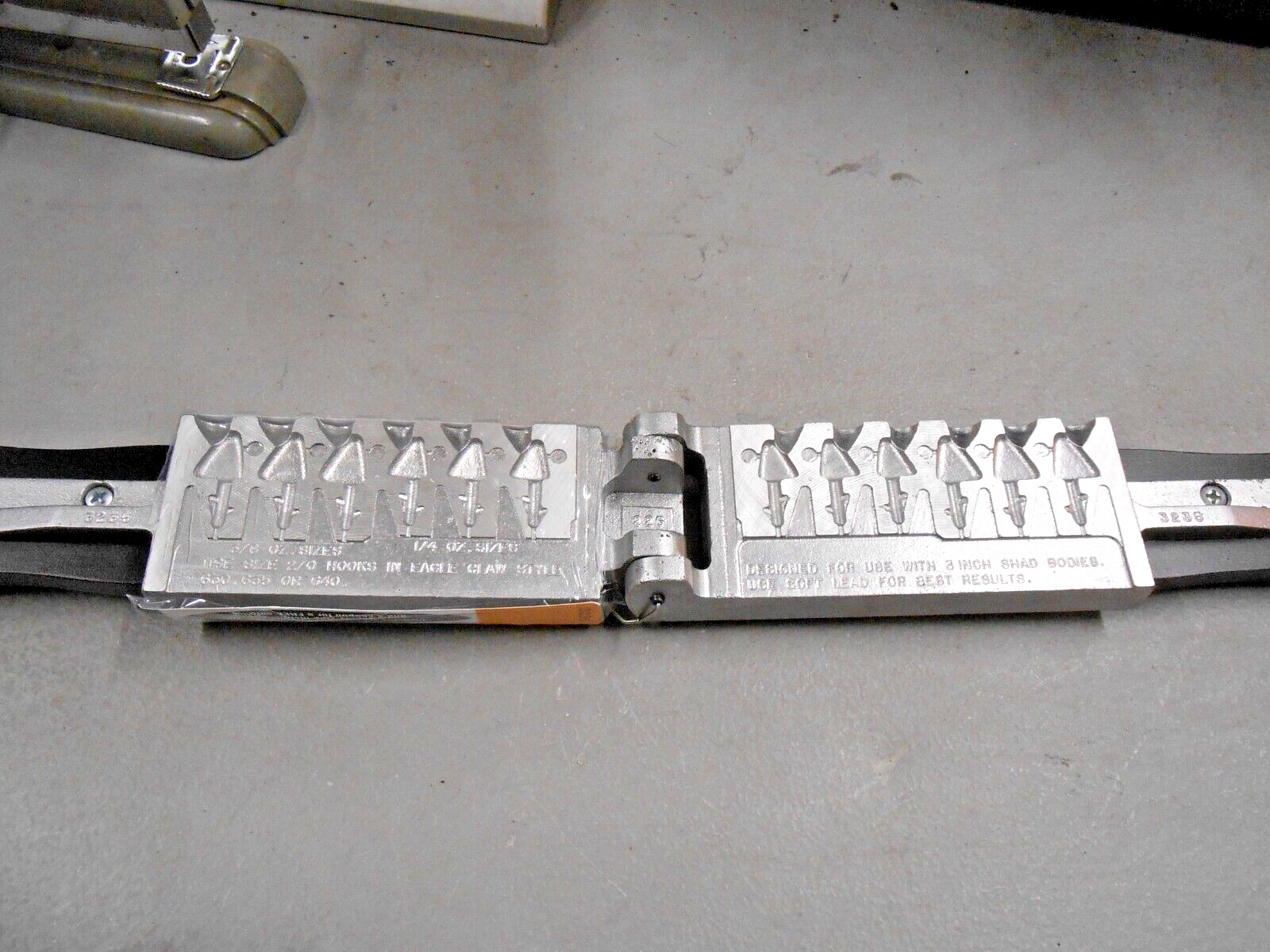 3235 Do-It Style "9" Jig Mold 1/4 & 3/8 oz