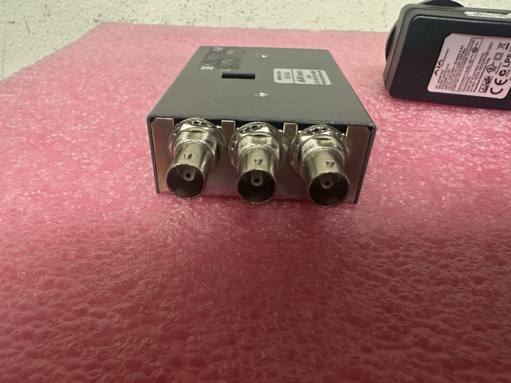 AJA D5DA Serial Distribution Amplifier with Power Cable
