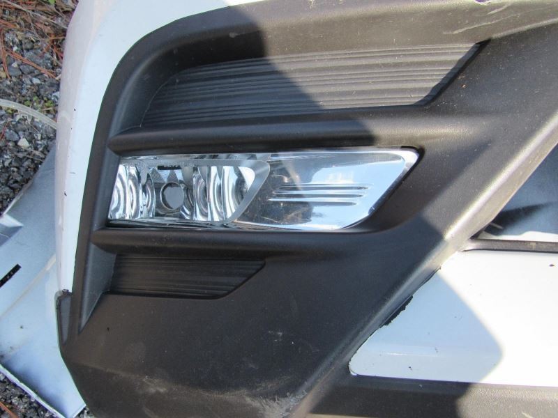 KICKS 2018 Glove Box 958450