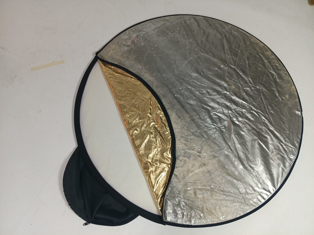 White/Grey/Gold Round Reflective Panel