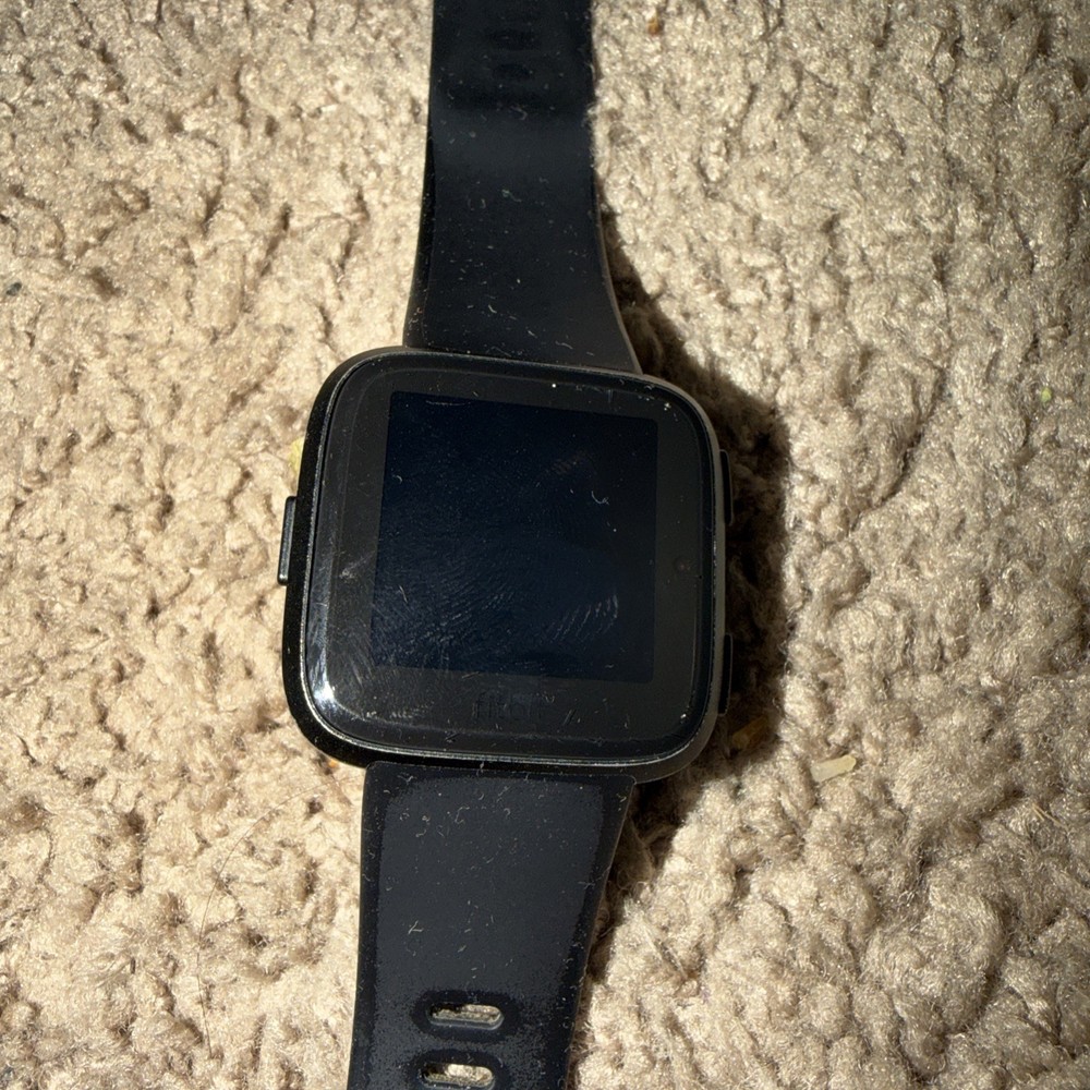 Fitbit Versa FB504 Smartwatch - Black