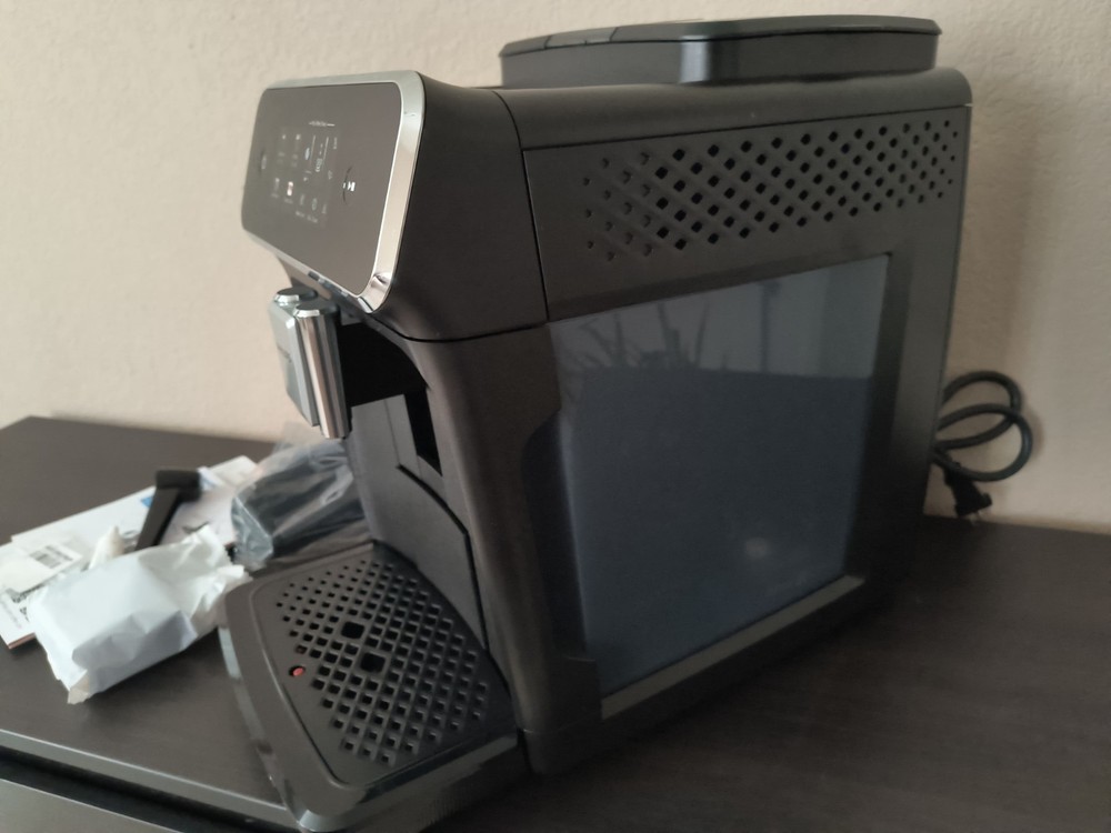 Philips 2300 Series Fully Automatic Espresso Machine with LatteGo milk system