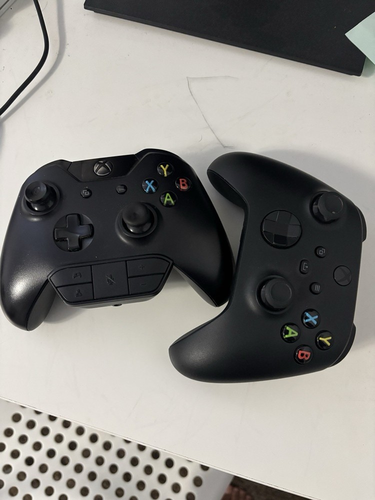 This Is A Xbox Series x 1TB with 2 Controllers and A Controller Charging Dock