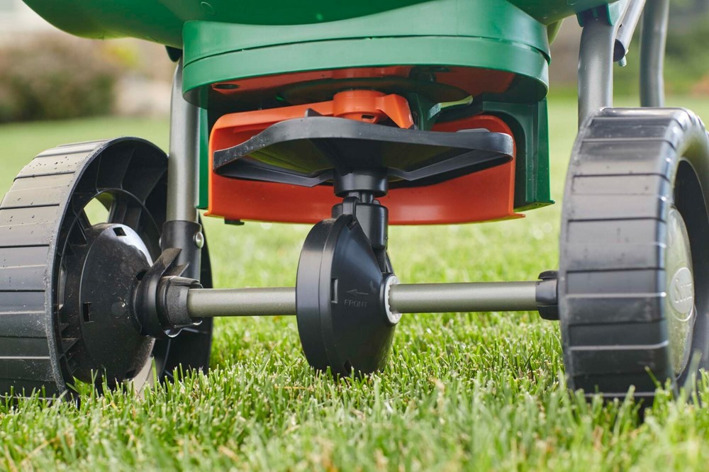 Scotts Turf Builder EdgeGuard DLX Broadcast Spreader