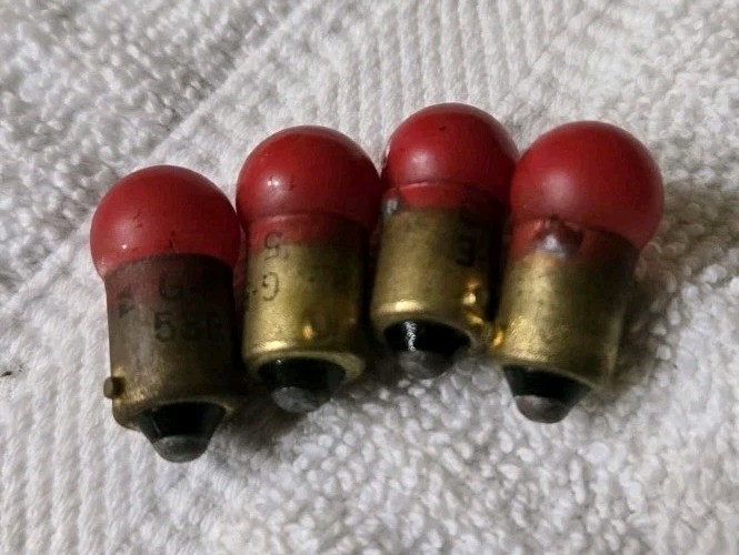 LIONEL MINIATURE RED LIGHTBULB (4 PCS)