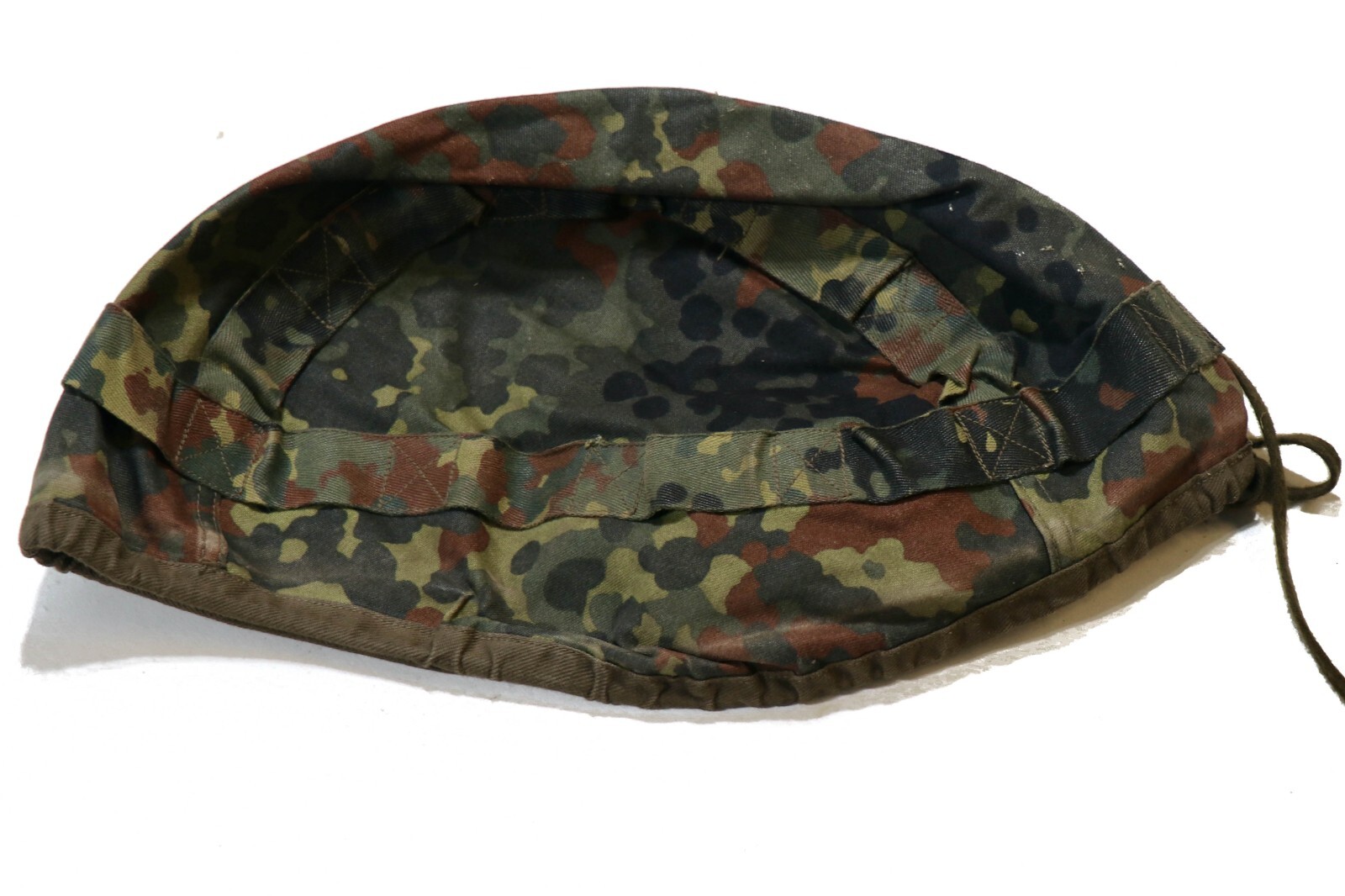 Medium (55-57) - Used German Bundeswehr Flecktarn Helmet Cover Snow Reversible