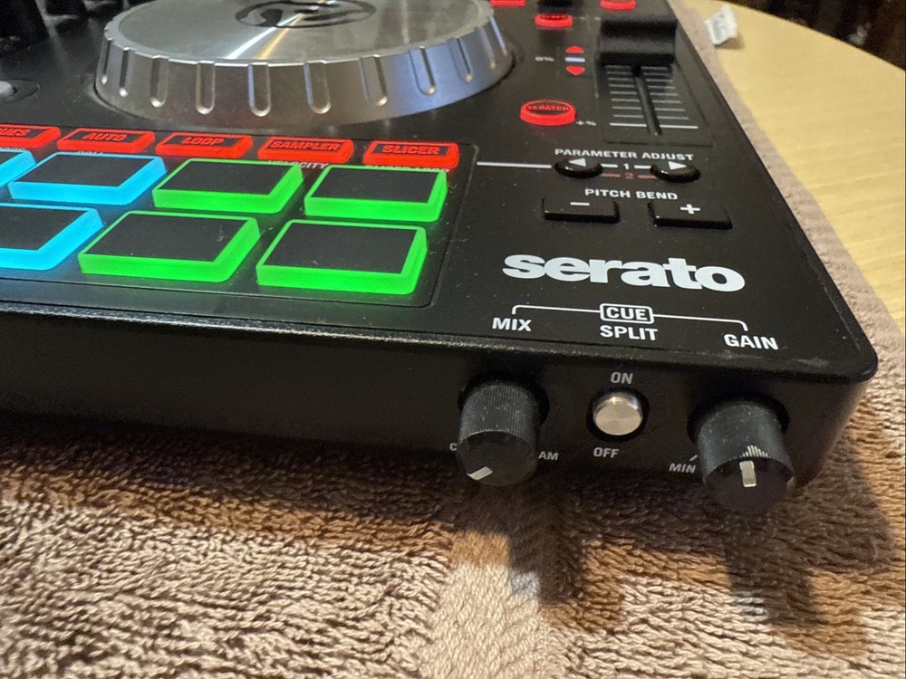 Numark NV 4-Deck Dual-Display USB DJ Controller Turn Tabletop - Black