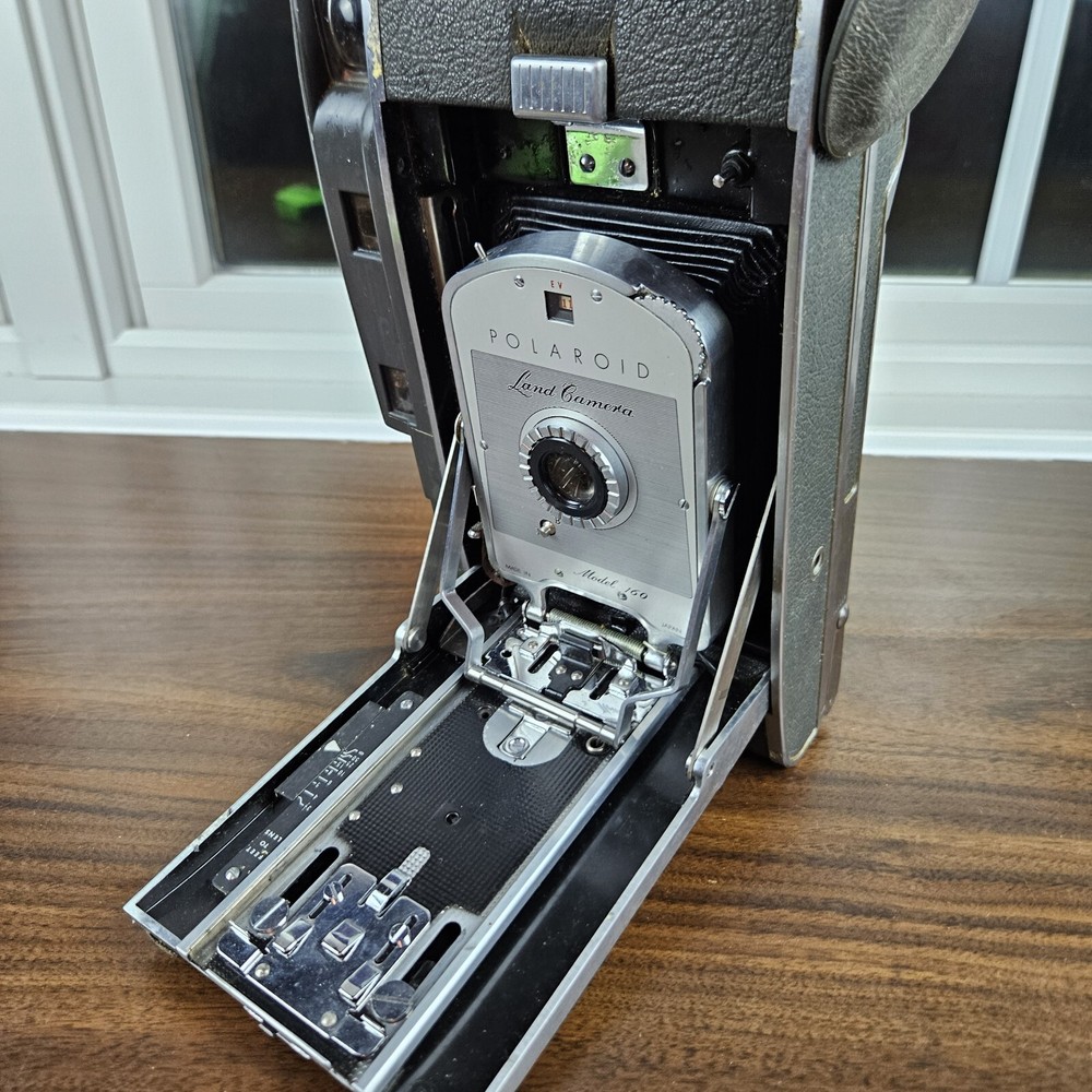Polaroid Model 160 Land Camera - Untested