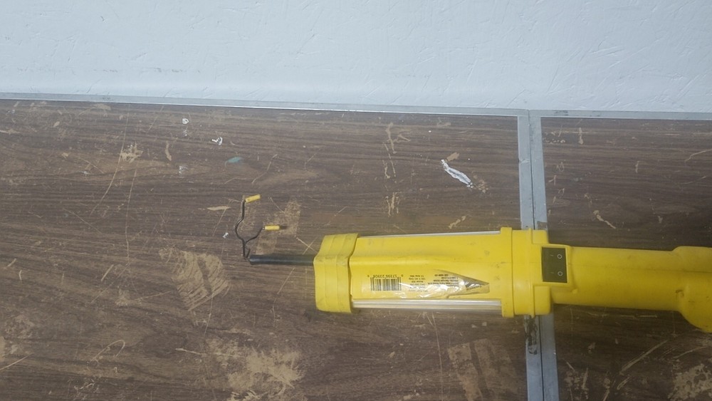 13-watt Fluorescent Work Light with Single Outlet Double Hook