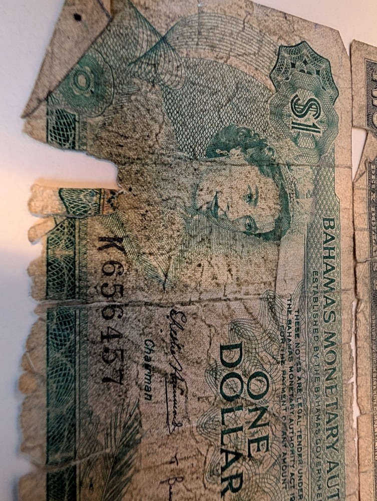 $2 Canadian Note. $1 Bahamas Note