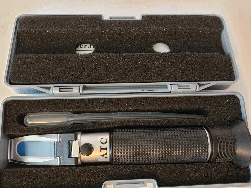 ATC Portable Refractometer With Case (READ DESCRIPTION)