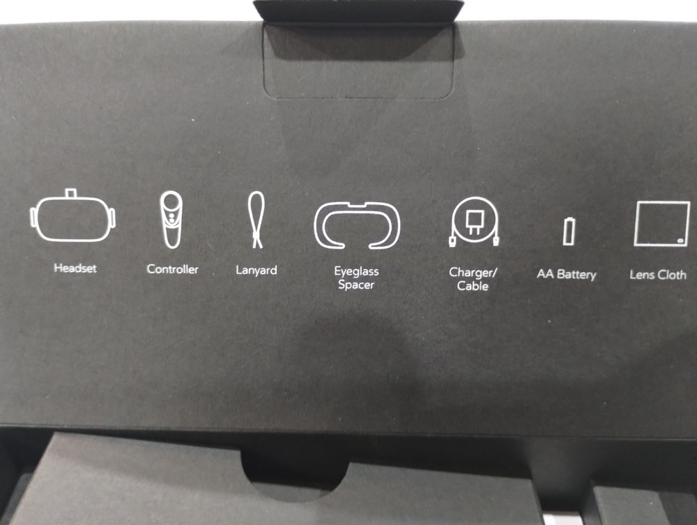 Oculus Go 32GB “All-in-One VR Headset” w/ Controller and Charging Cable.